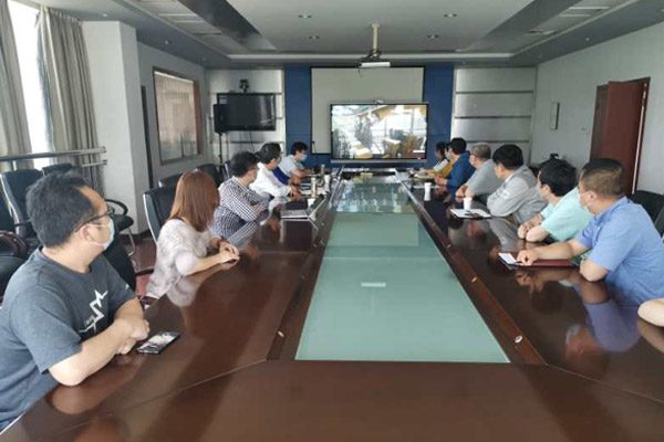 14、晶日公司组织员工收看两会。 14、晶日公司组织员工收看两会。