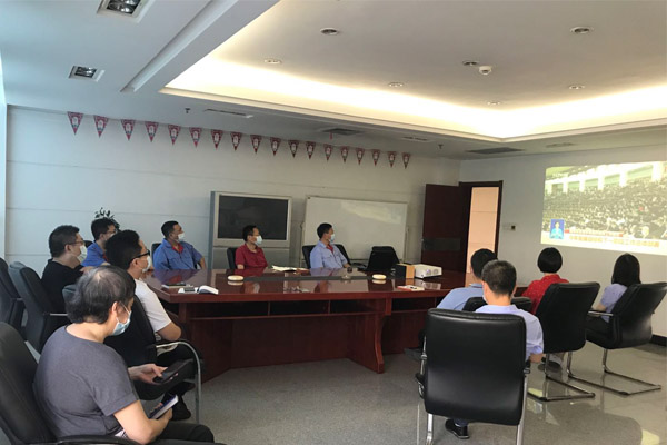 12、黑旋风股份组织员工收看两会。 12、黑旋风股份组织员工收看两会。