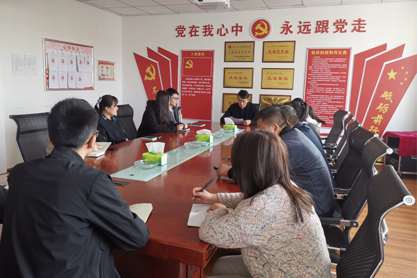 图五：10月30日，冶金地质总局所属西北局甘肃中冶公司组织学习十九届五中全会公报。