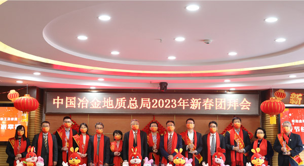 颁发优秀员工奖 颁发优秀员工奖