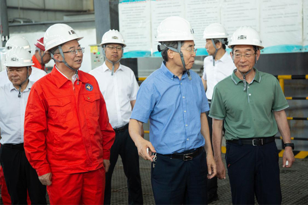 两位院士联合考察总局哈巴河金矿资源基地.jpg