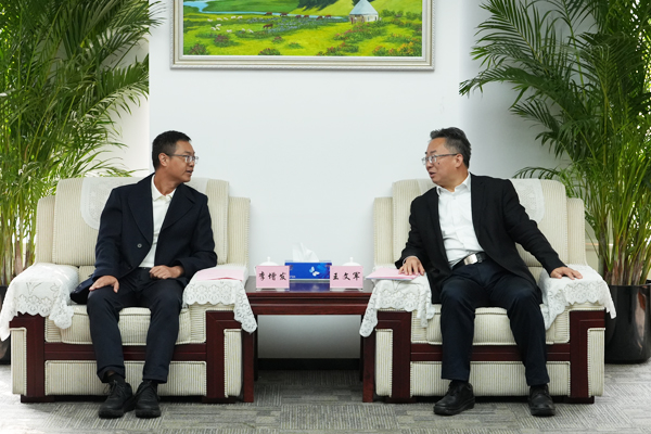 王文军会见云南省巍山彝族回族自治县委副书记、县长李增发.jpg